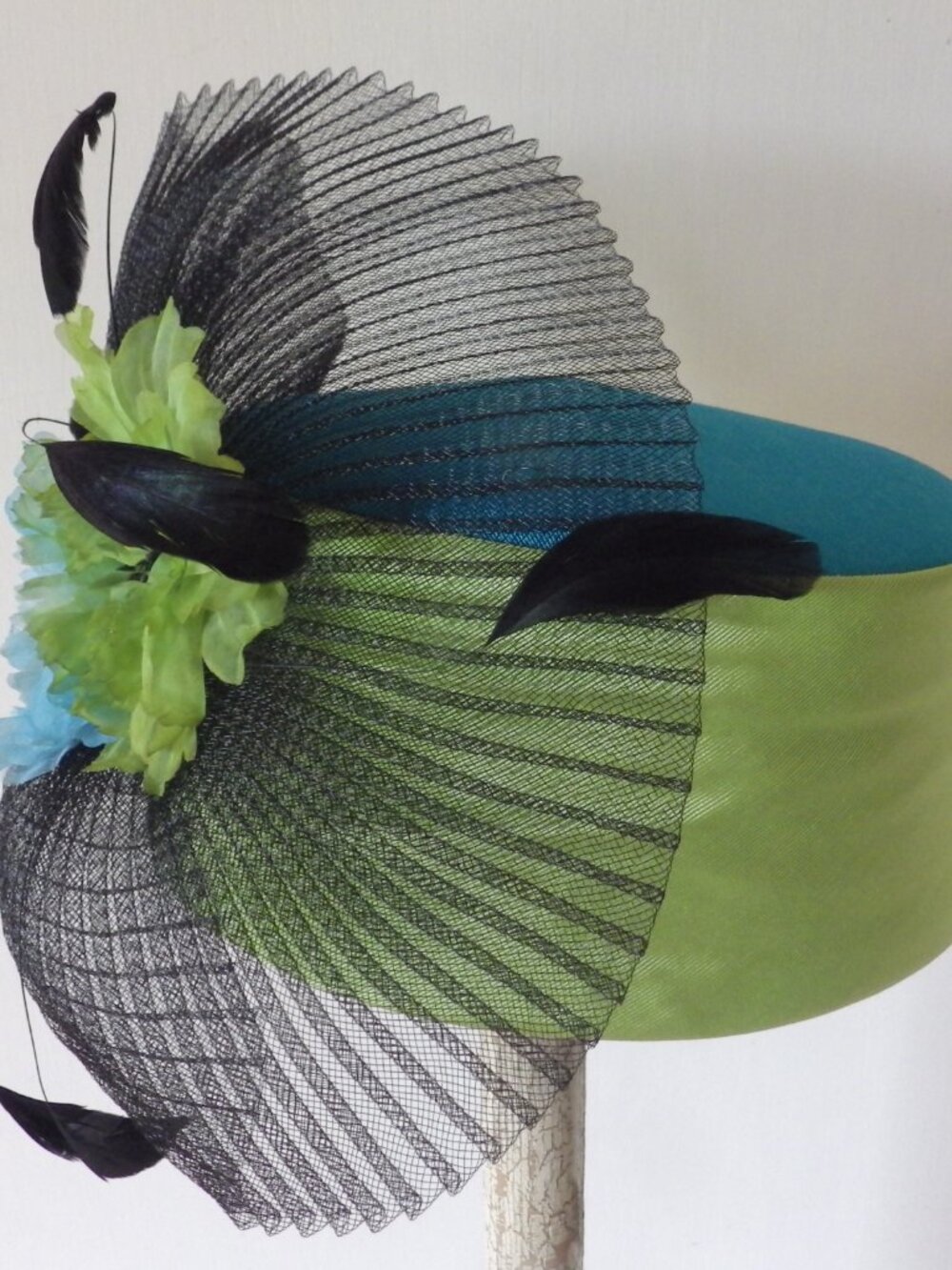Whittall & Shon Pillbox Hat/ Kentucky Derby Fascinator - Picture 5 of 9